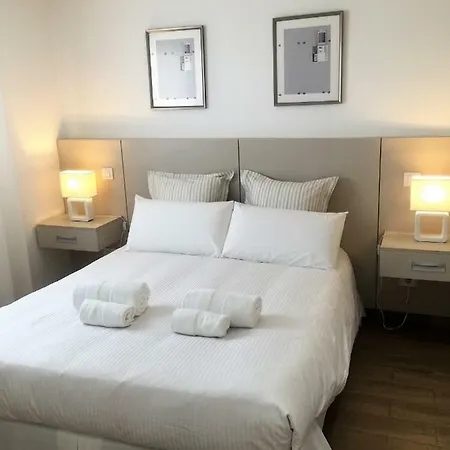 Apartment Ack *